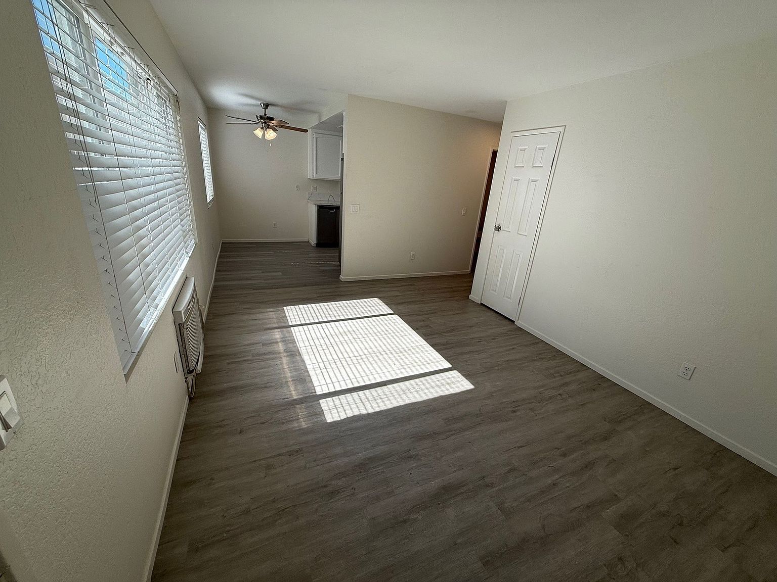 2 beds  2.0 baths photo 5