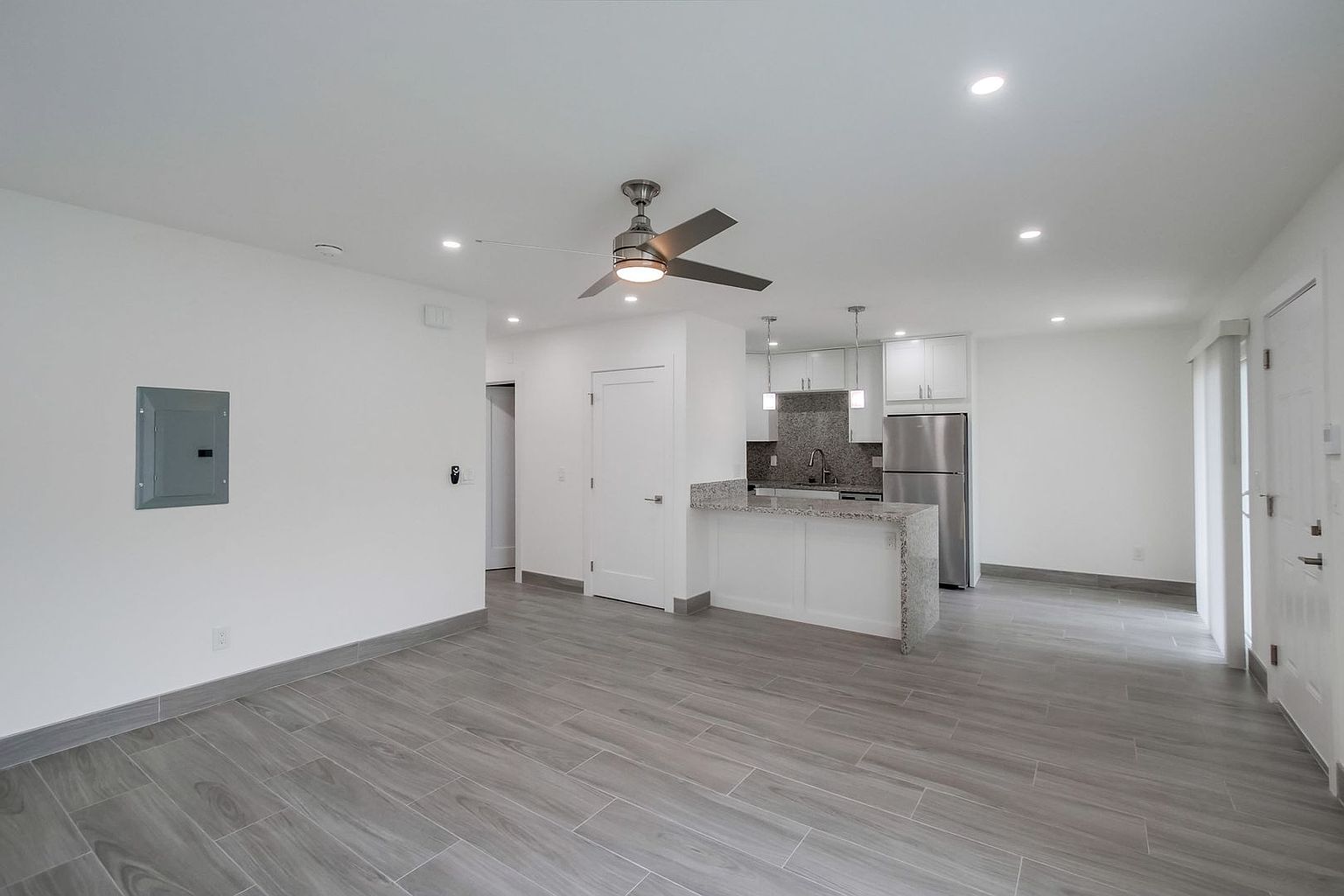 3603 King St photo 4