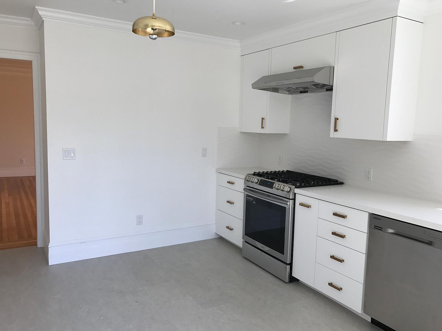 551 Prince St photo 4