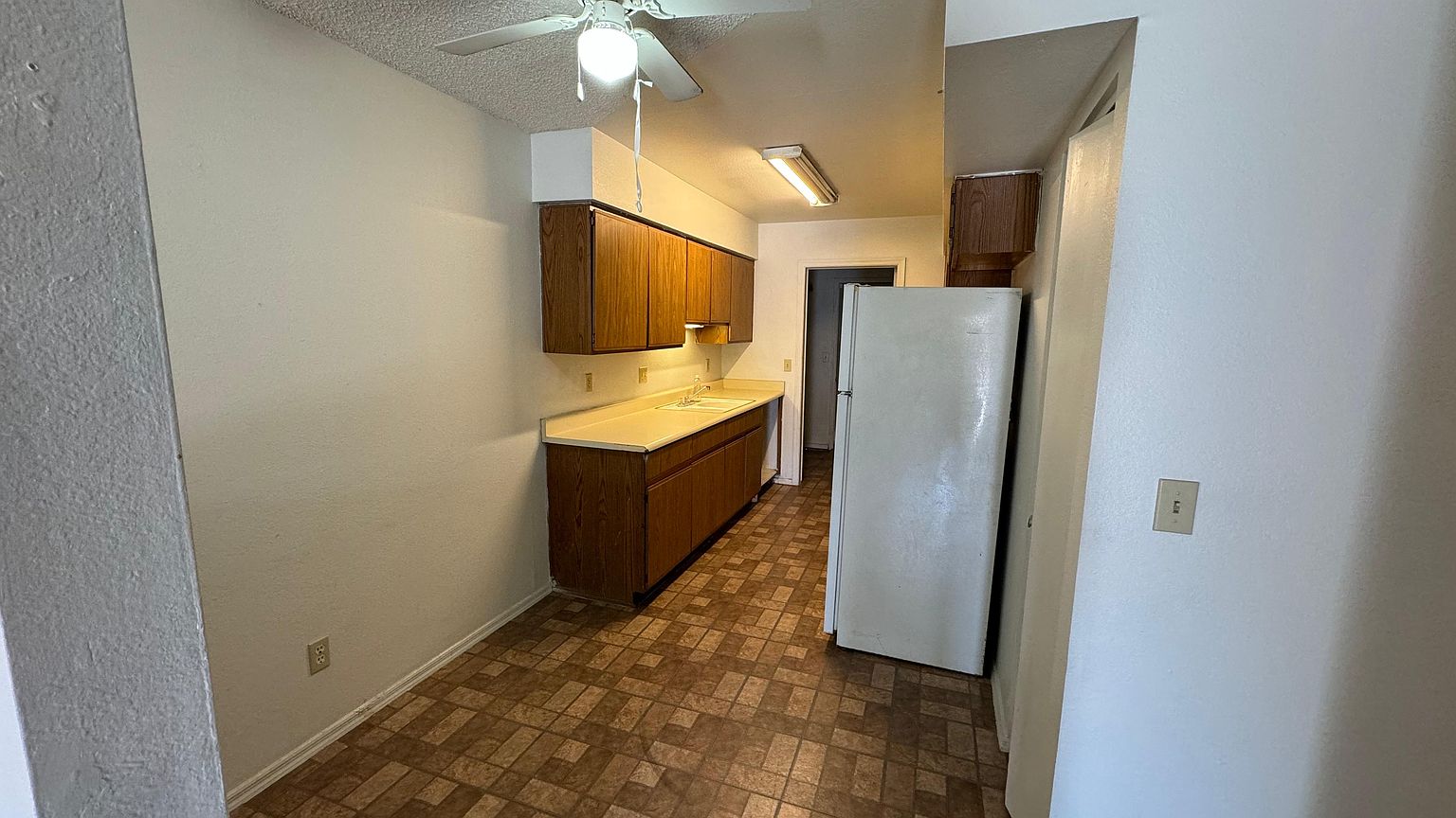 2837 E Capri Cir photo 5