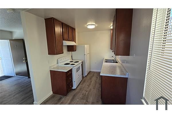 2334 Bonar St photo 3