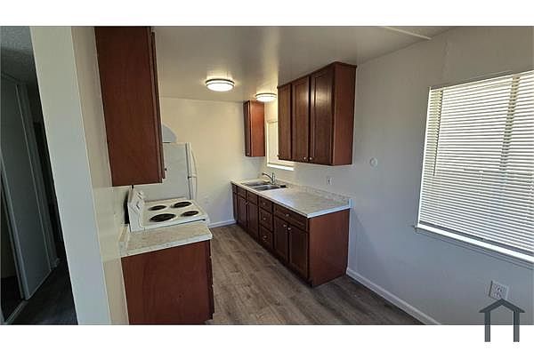 2334 Bonar St photo 2