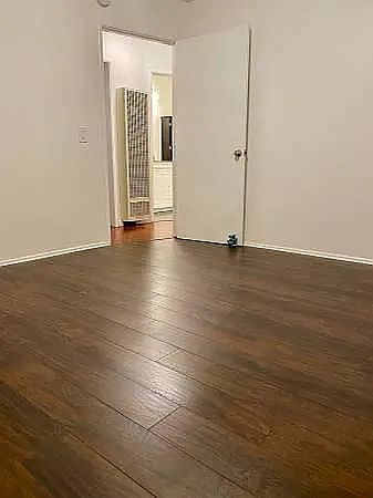 Apartments on Kentfield Avenue · Redwood City photo 2