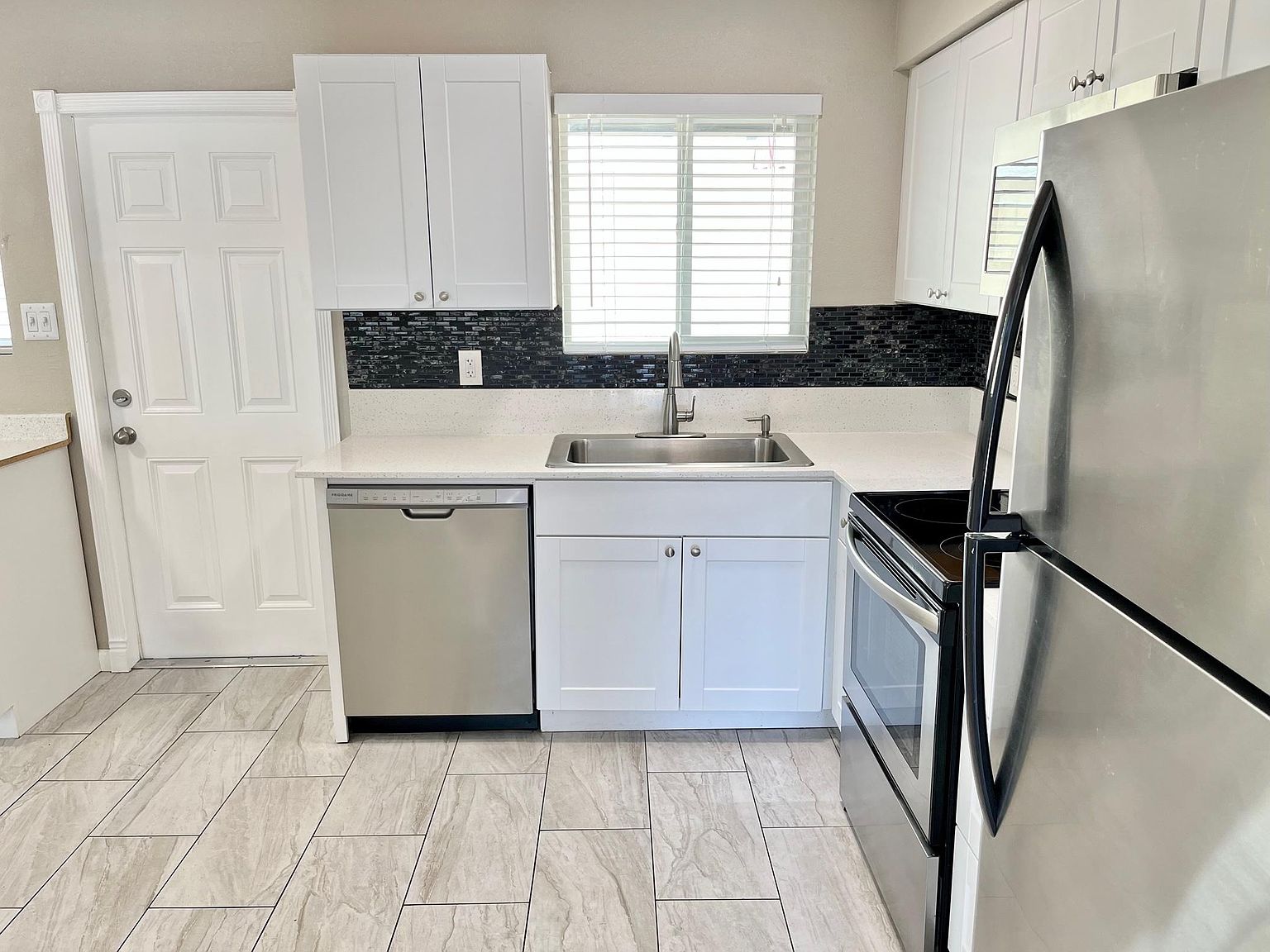 3024 N 39th St, Unit 4 Rental photo 3