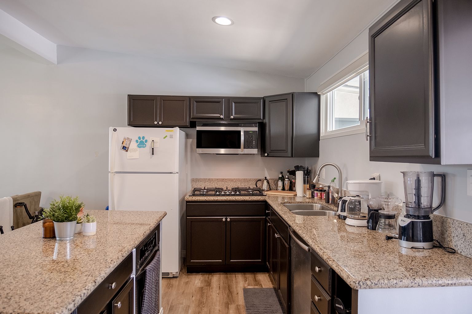 3238 Grim Ave photo 2