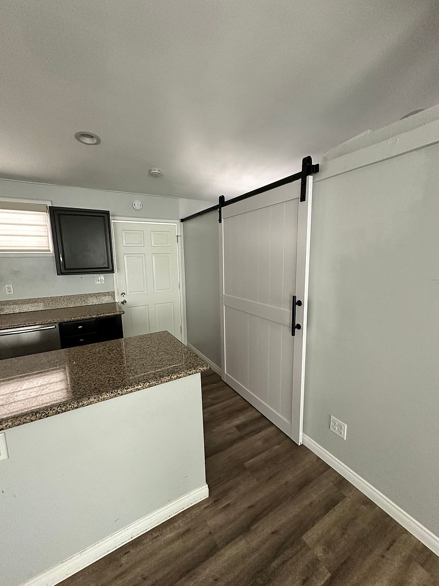 3238 Grim Ave photo 5