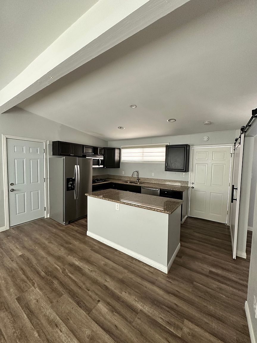 3238 Grim Ave photo 4