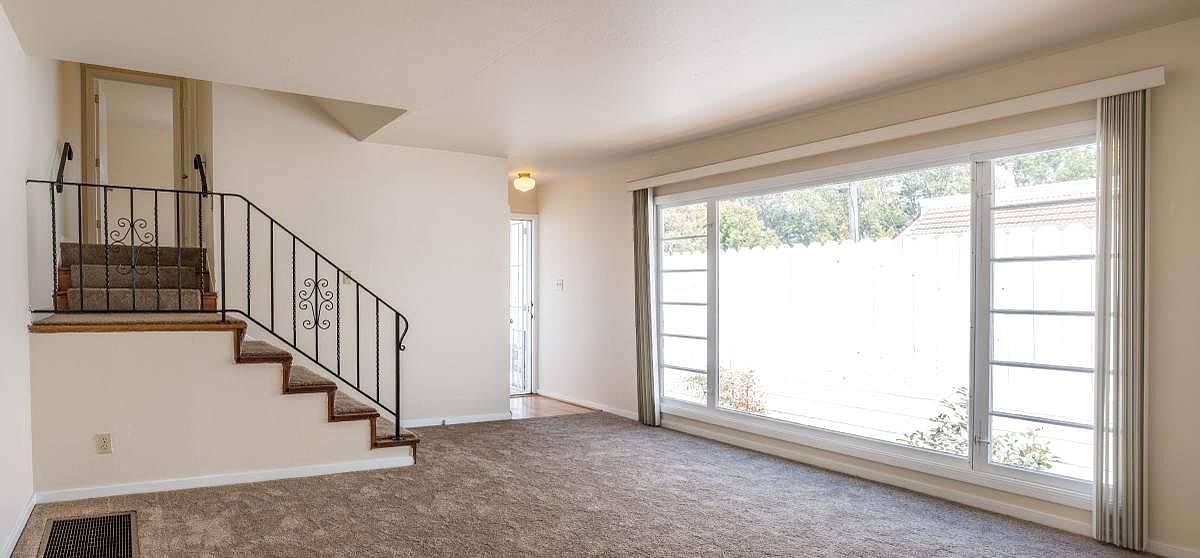 6258 Cypress Ave photo 2