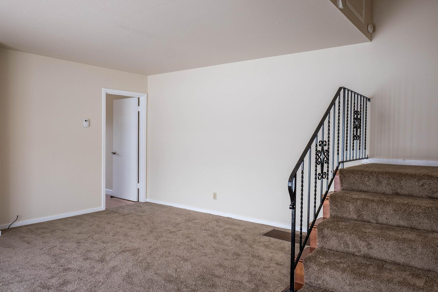 6258 Cypress Ave photo 4
