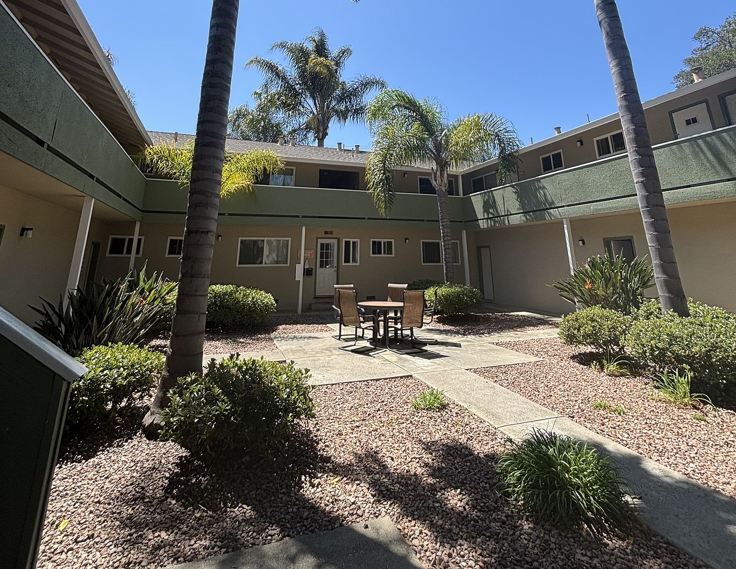 858 Coleman Ave photo 5