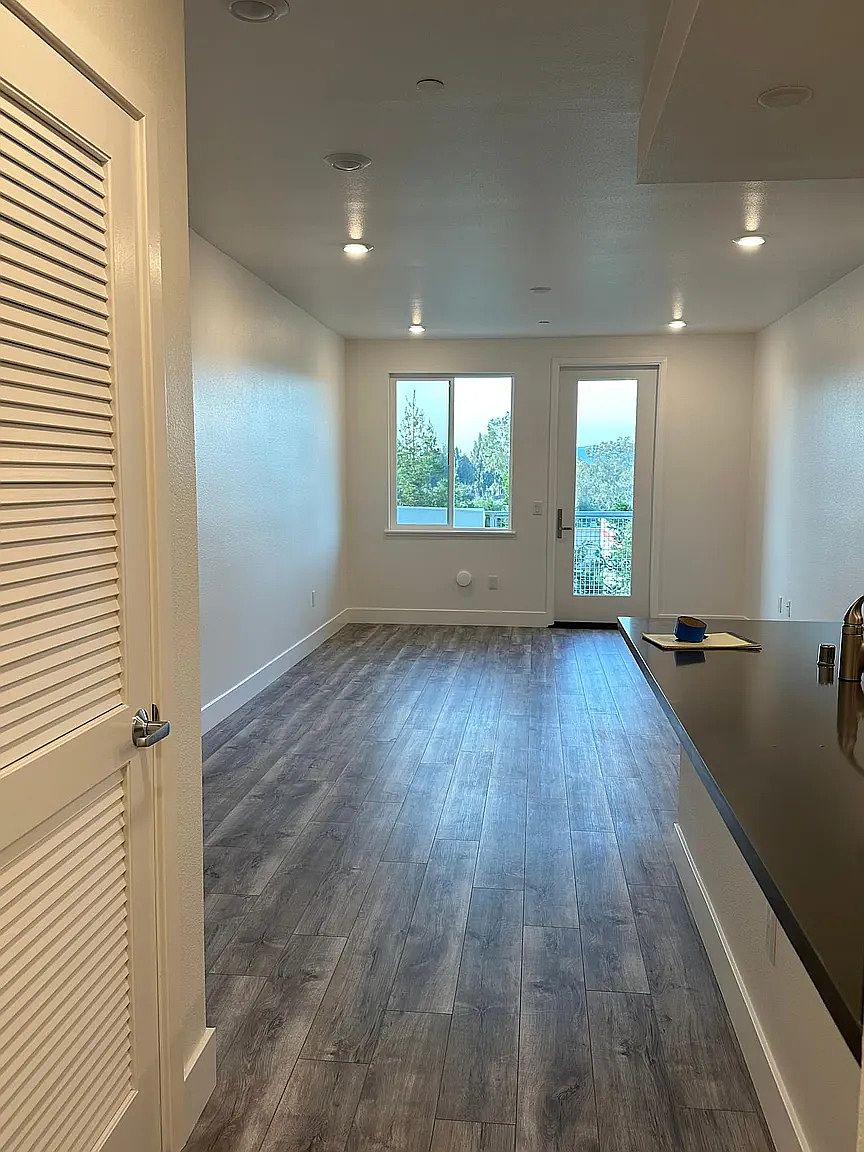 39470 Albany Comm photo 5