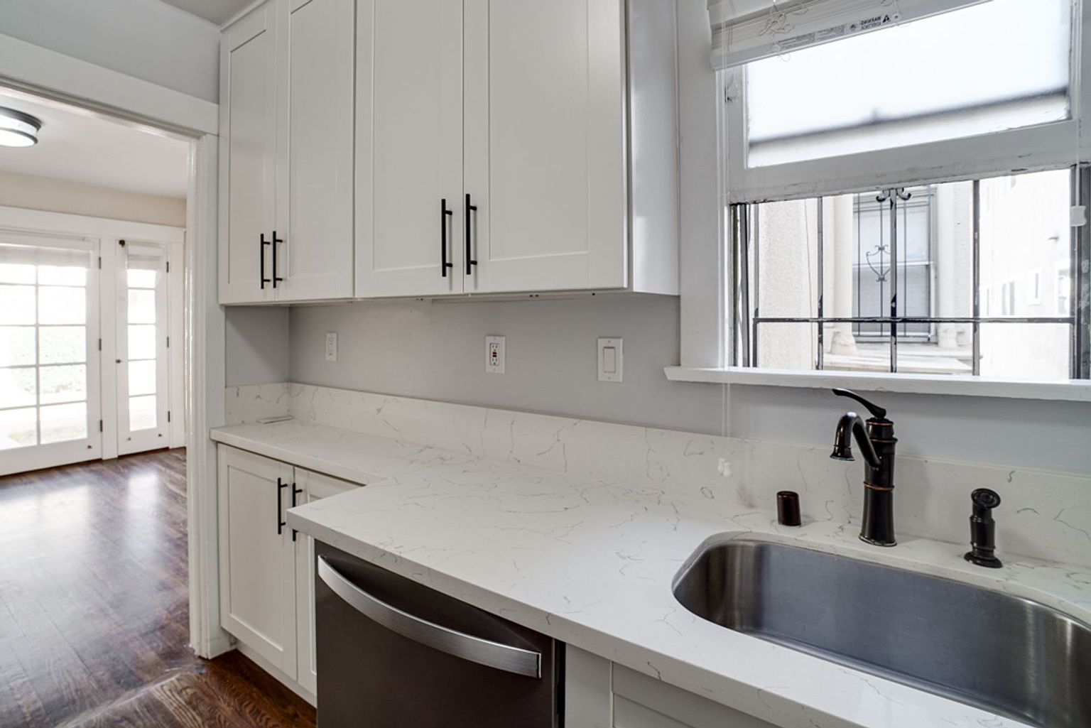 studio  1.0 baths (300 sqft) photo 5