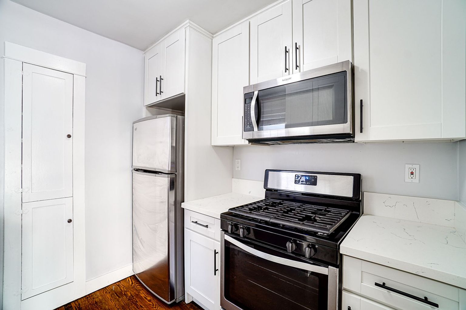 studio  1.0 baths (300 sqft) photo 4
