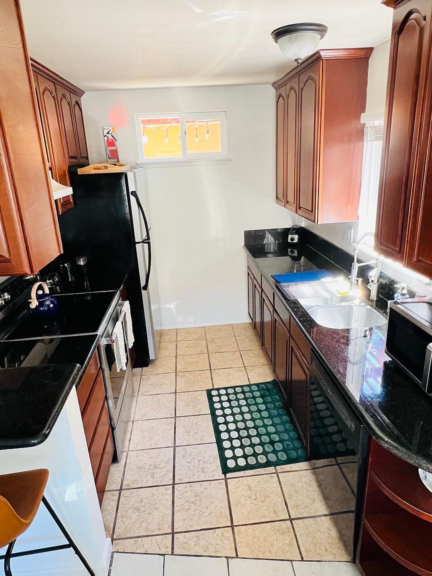 2132 Balboa Ave photo 2