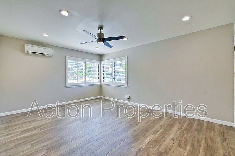 702 Fremont St photo 5