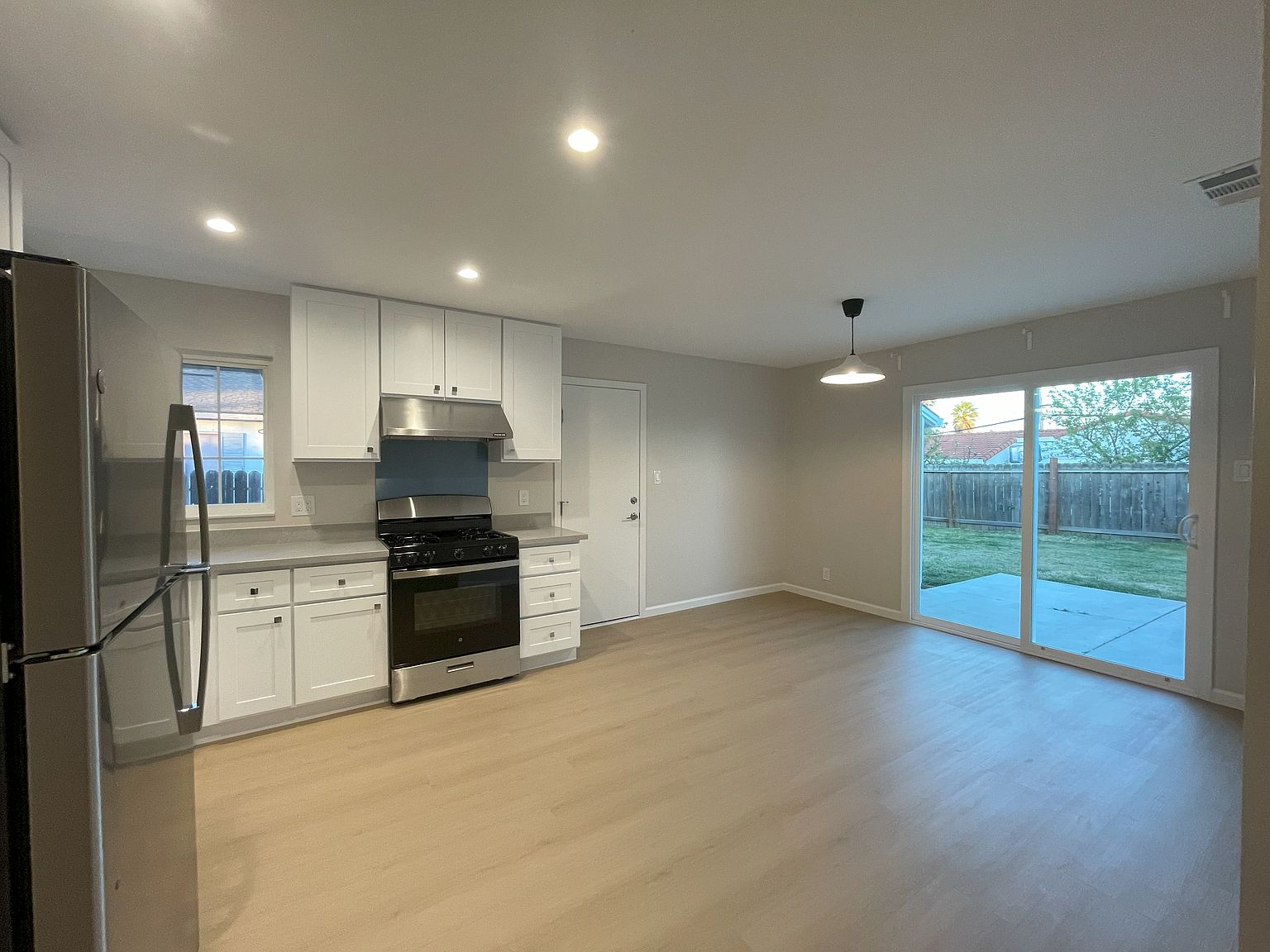 6000 Castillon Dr photo 2