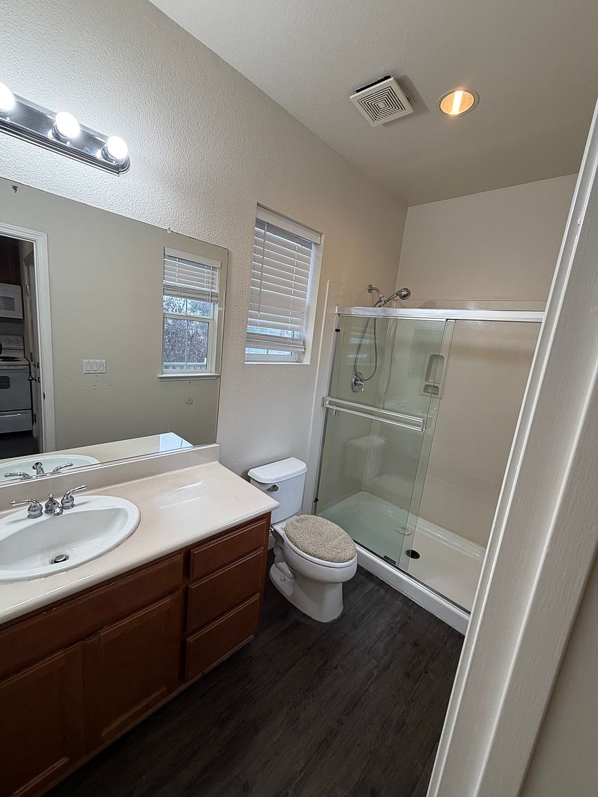 540 Sullivan Way photo 3