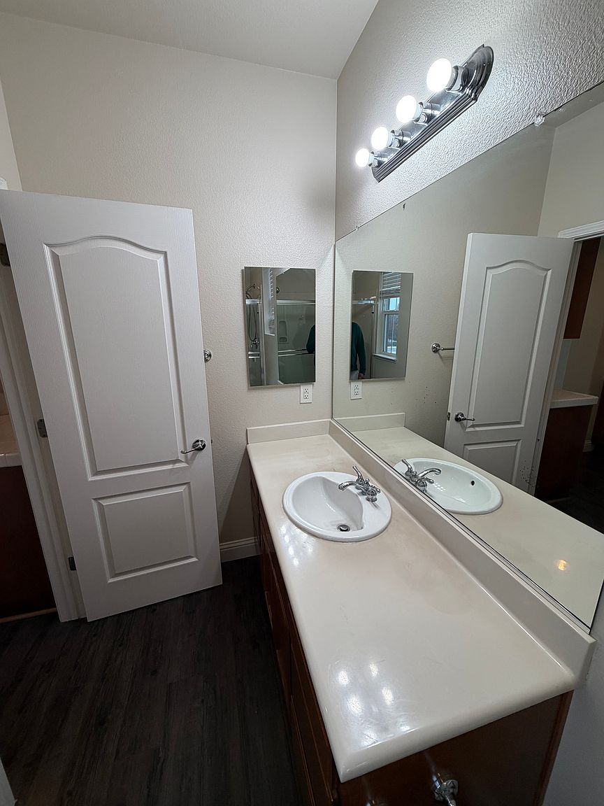 540 Sullivan Way photo 5