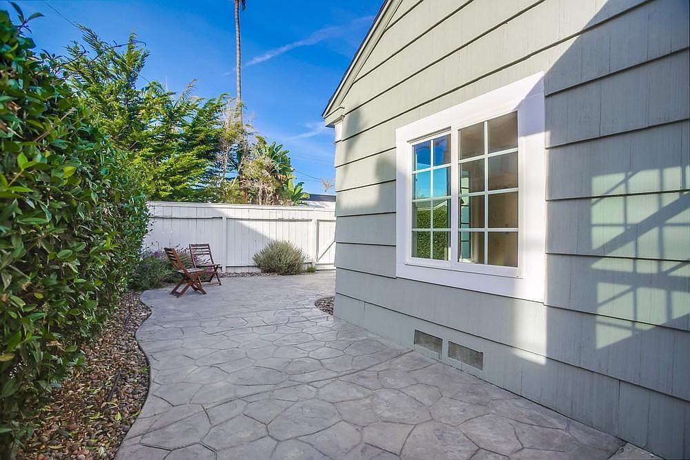 527 Westbourne St photo 4