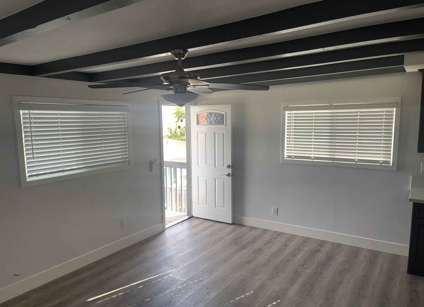 621 Florence St photo 3