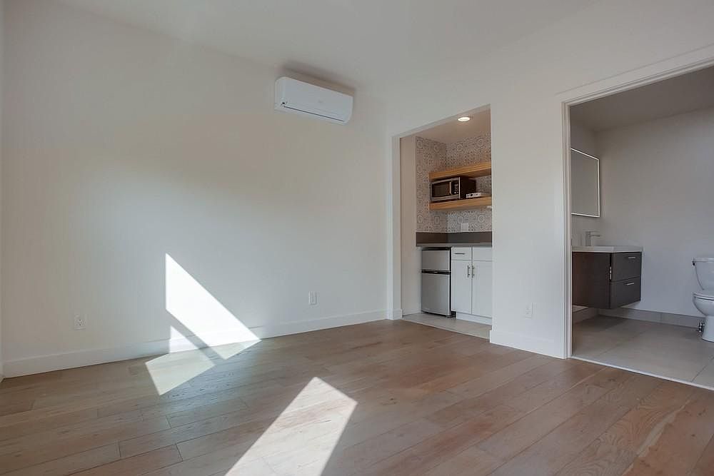 2552 Gregory Dr photo 5