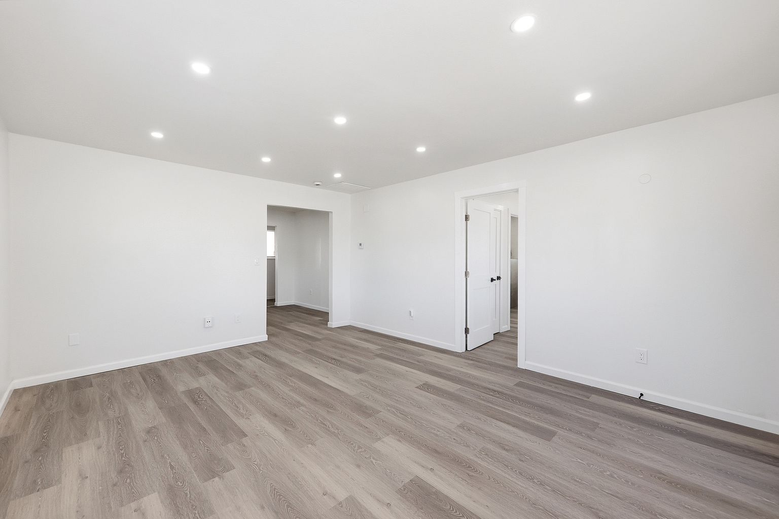 15548 Usher St photo 5