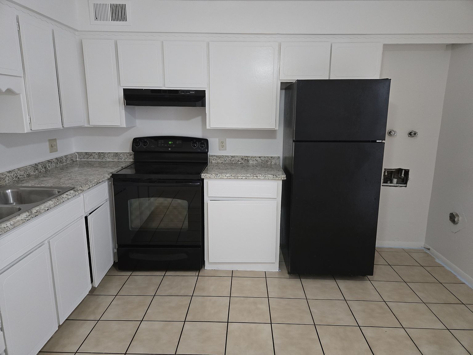 1614 E Clover photo 3