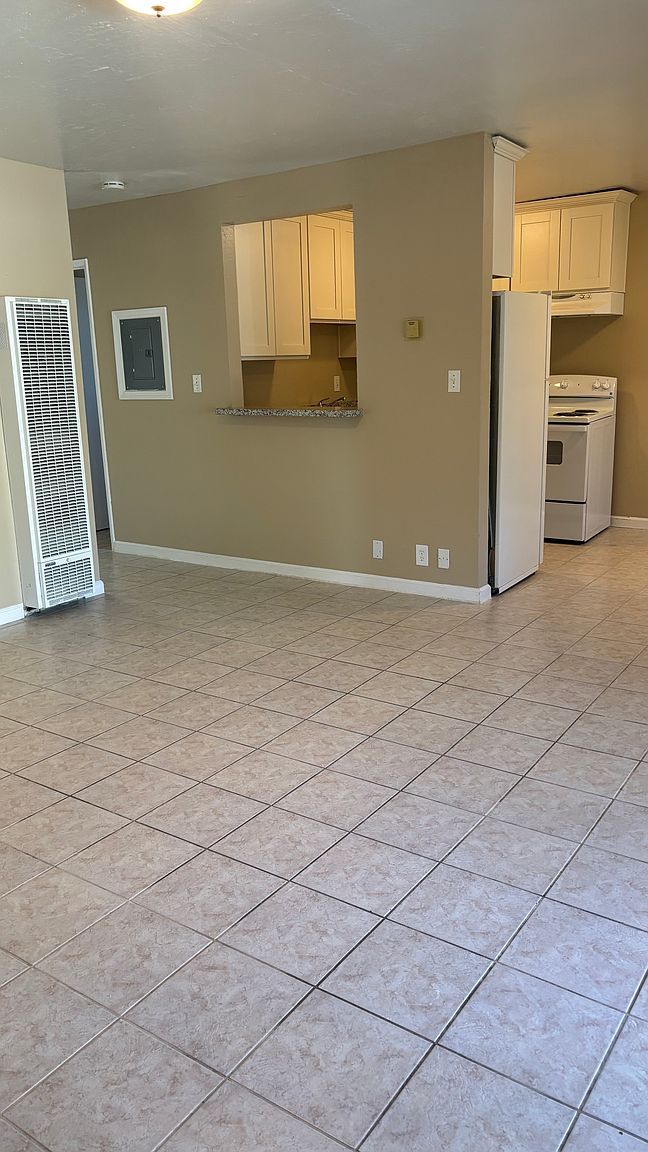 226 Arana Dr photo 4