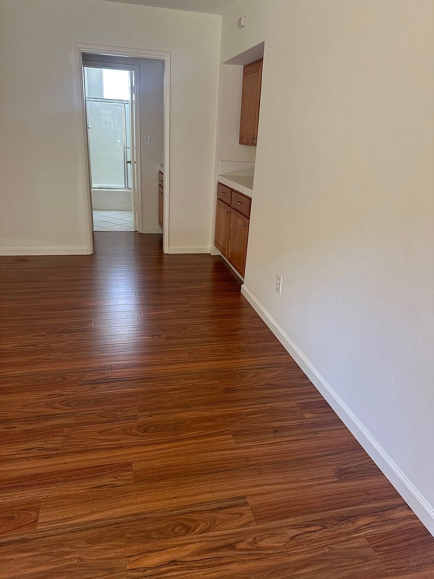 1546 Diamond St photo 3