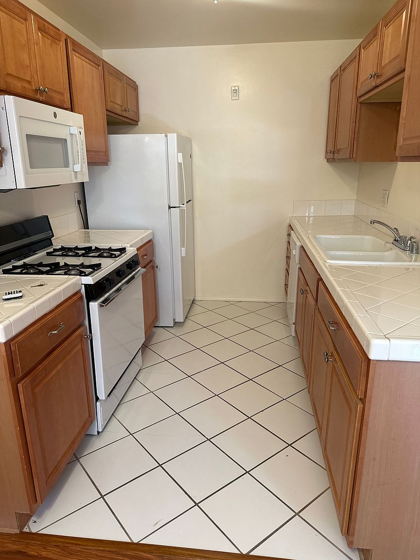 1546 Diamond St photo 5