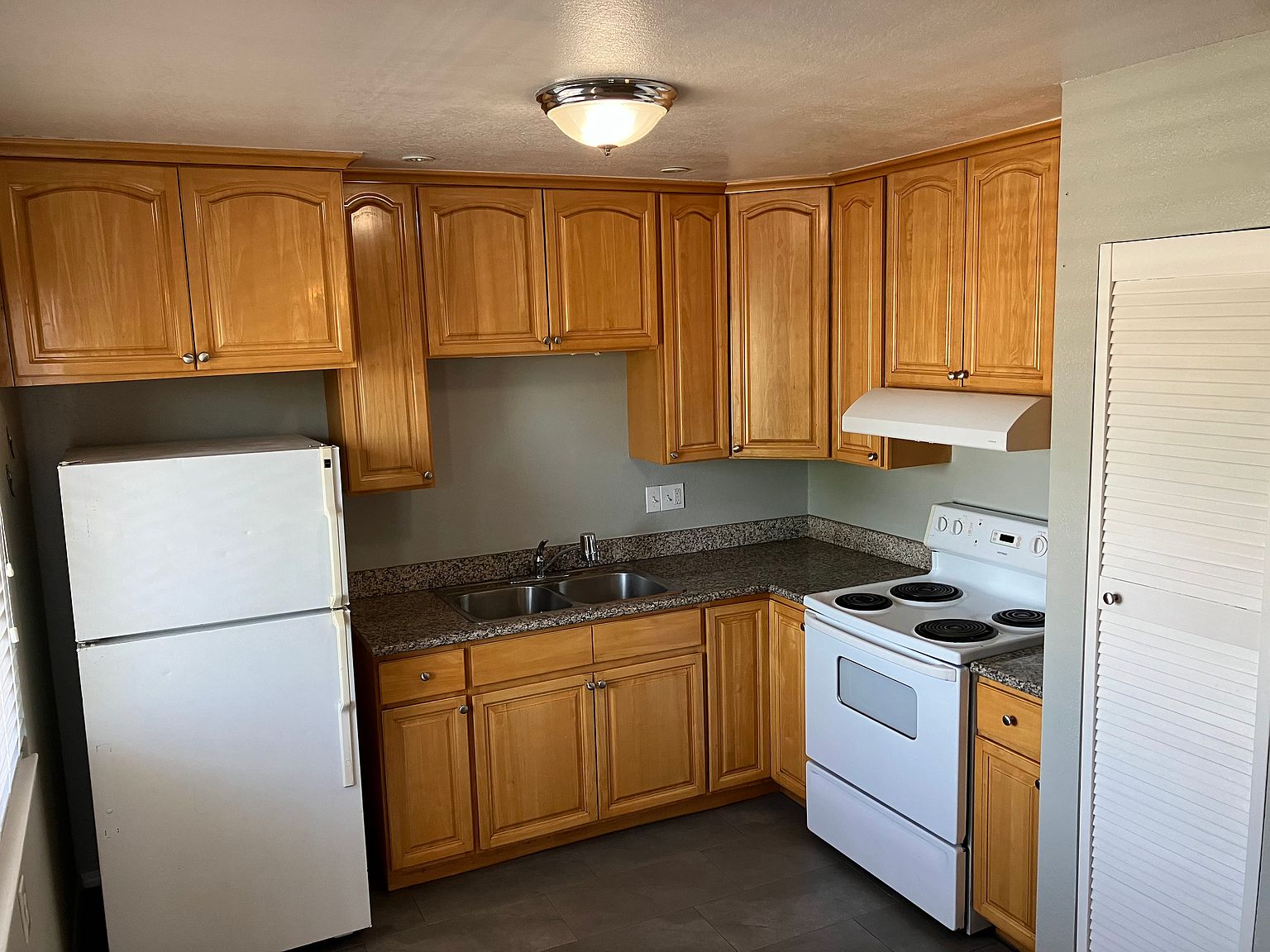 945 40th Street, Oakland, CA 94608 photo 4