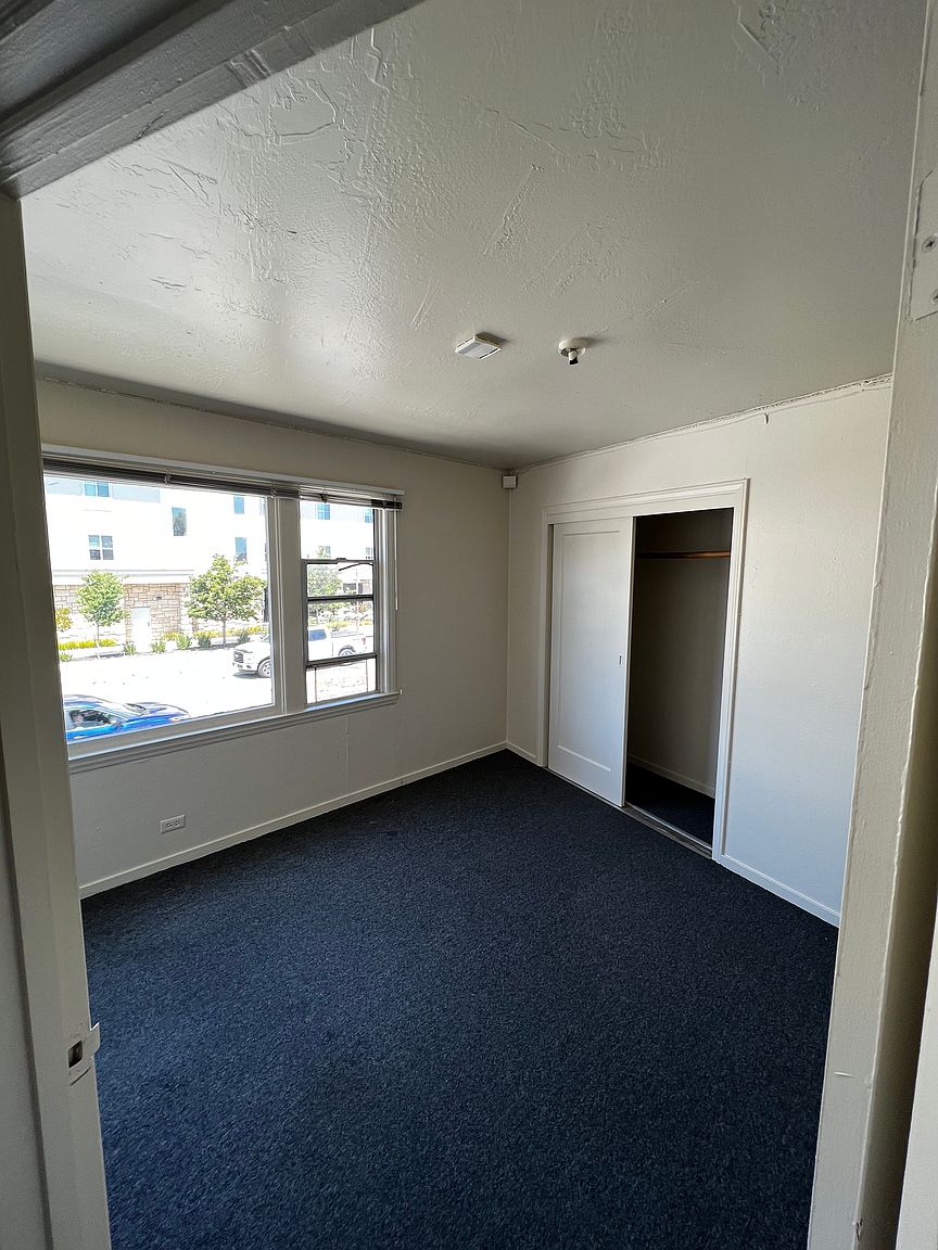 2413 Mission St photo 4