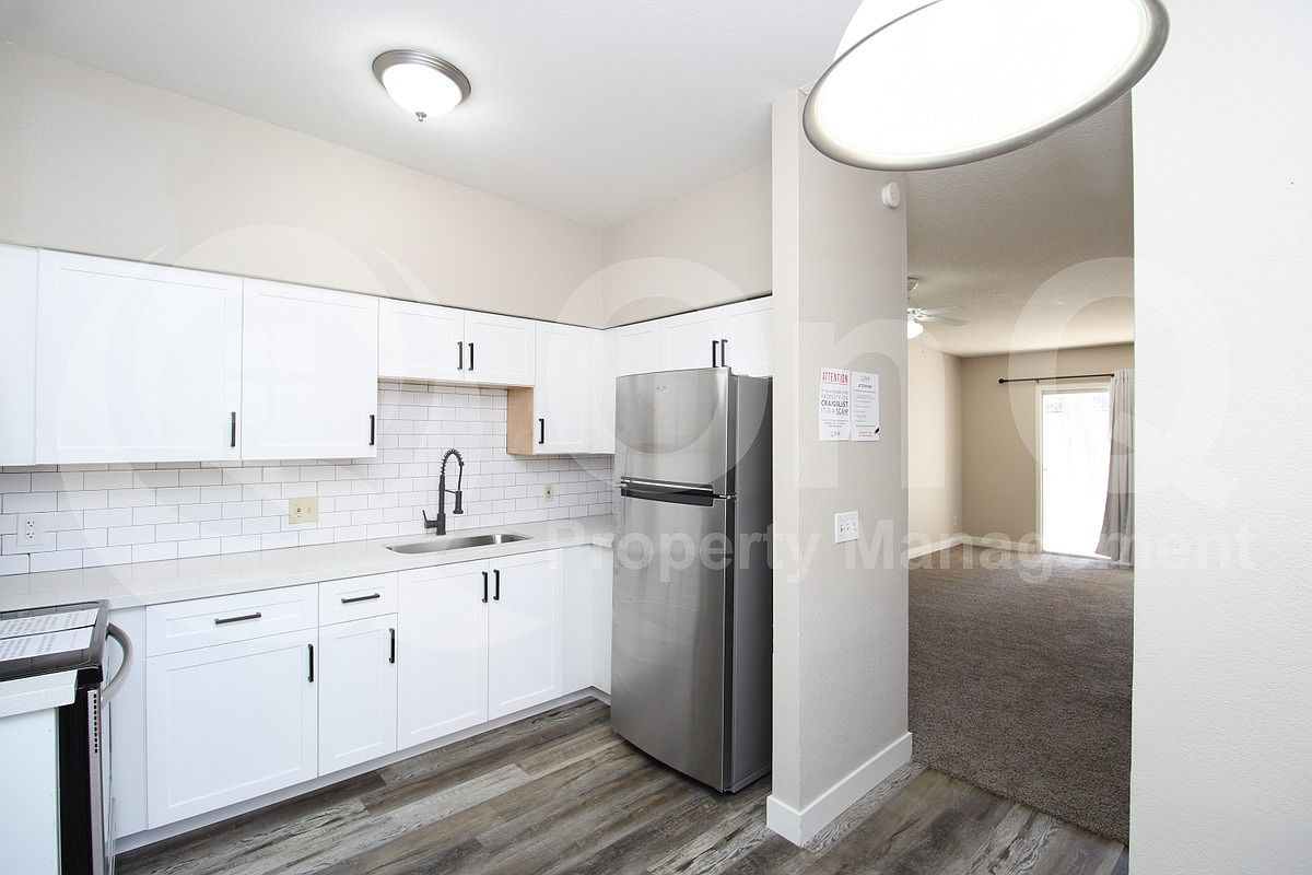 2807 E Paradise Ln Phoenix, AZ 85032 photo 5