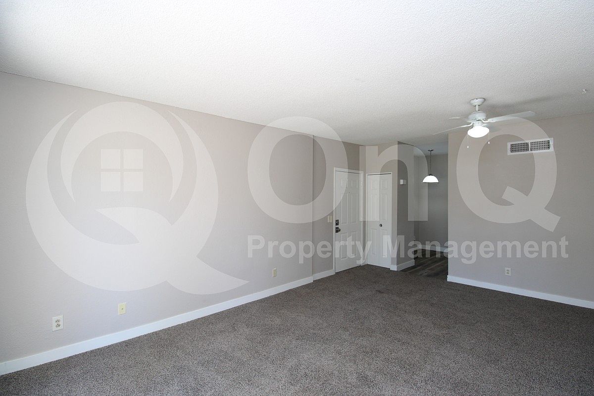 2807 E Paradise Ln Phoenix, AZ 85032 photo 5