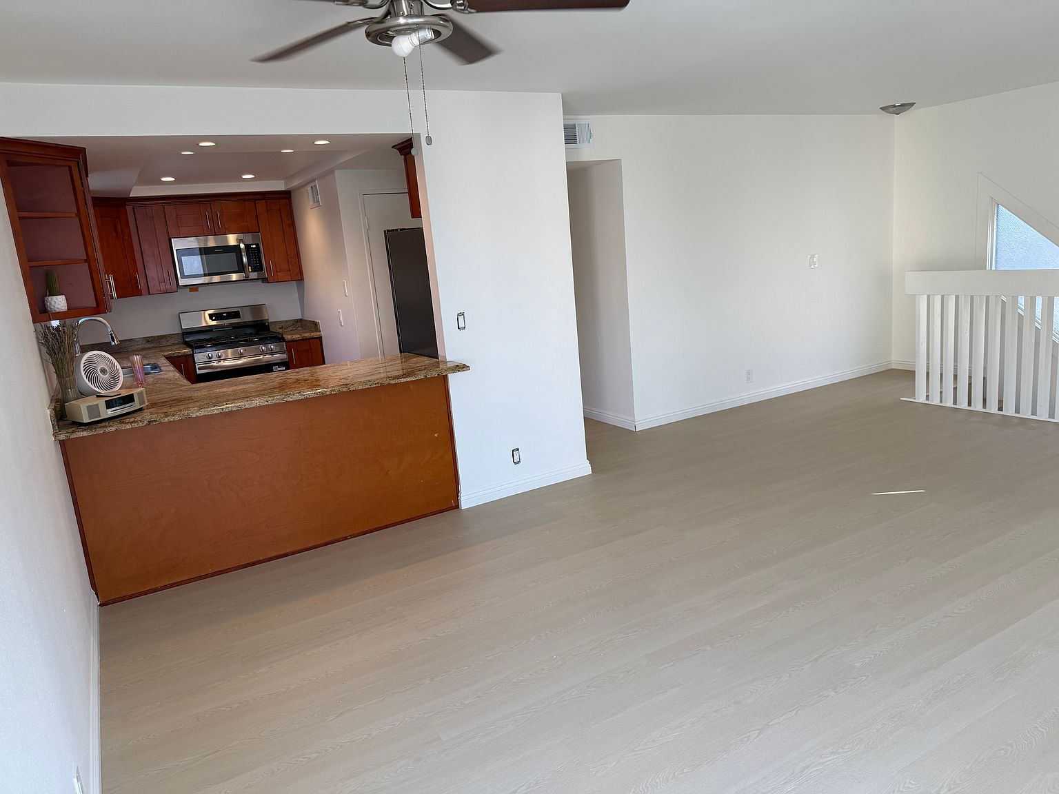 428 1/2 Goldenrod Ave photo 2