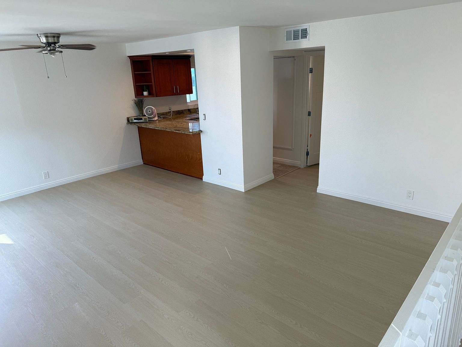 428 1/2 Goldenrod Ave photo 3