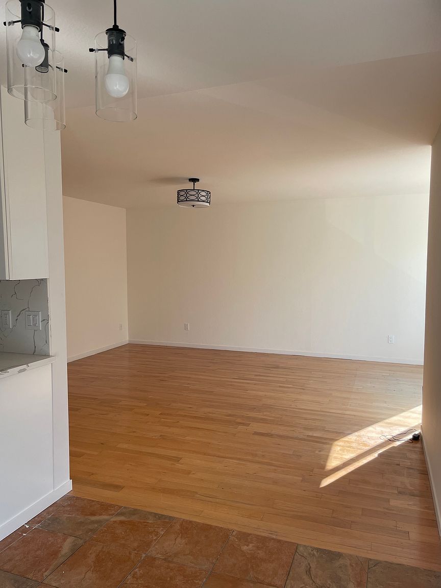 2280 Green St photo 3