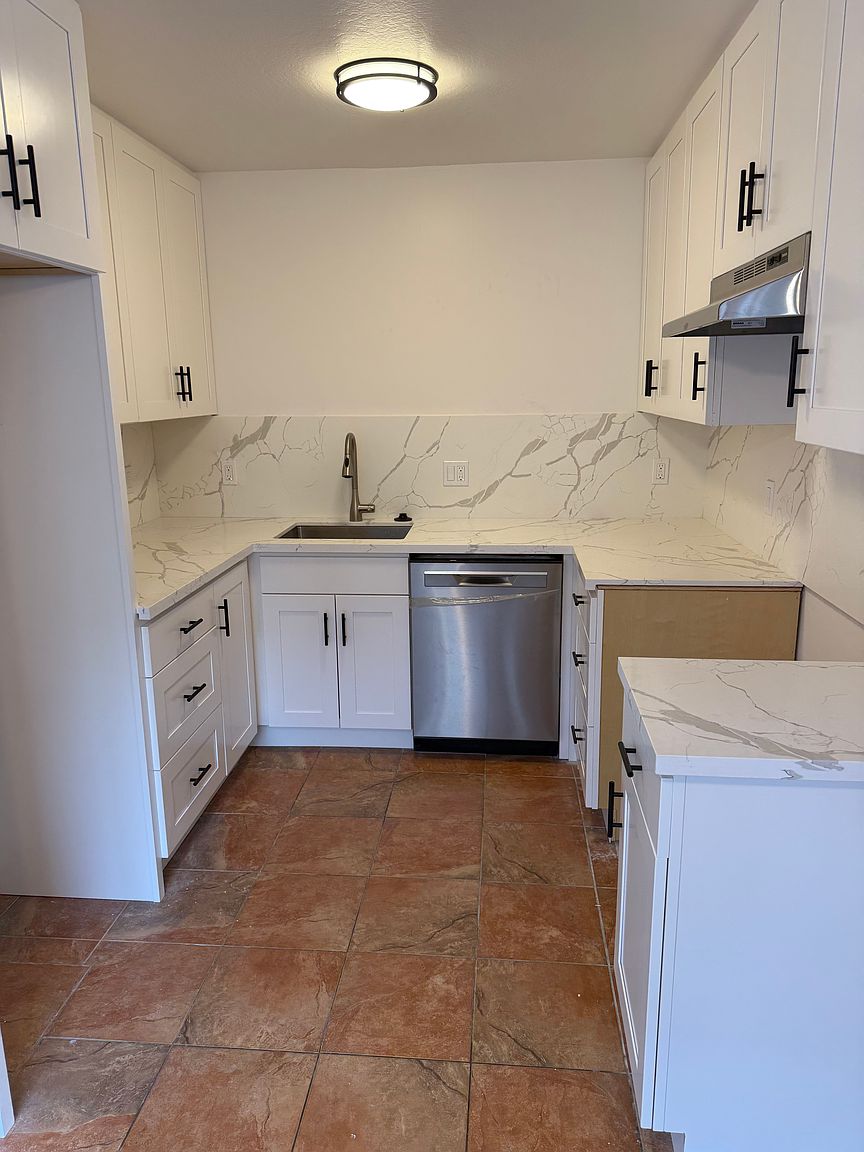 2280 Green St photo 2