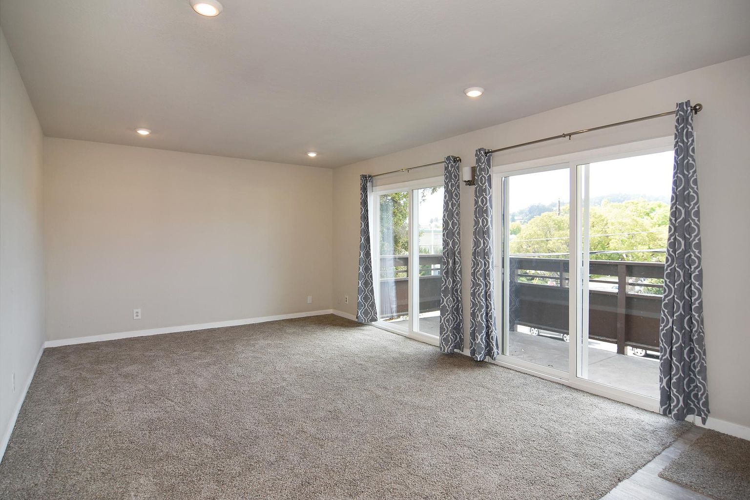 1126 Marin Ave photo 3