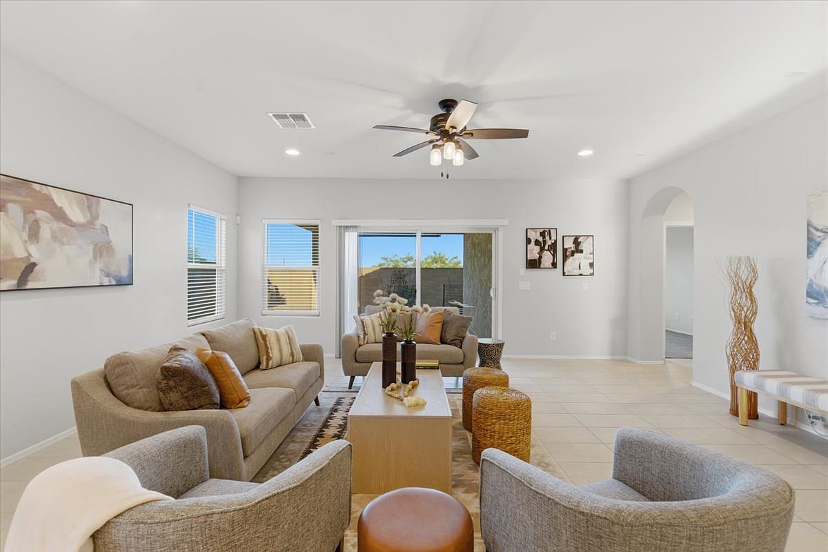 3745 N Astoria Dr Florence, AZ 85132 photo 2
