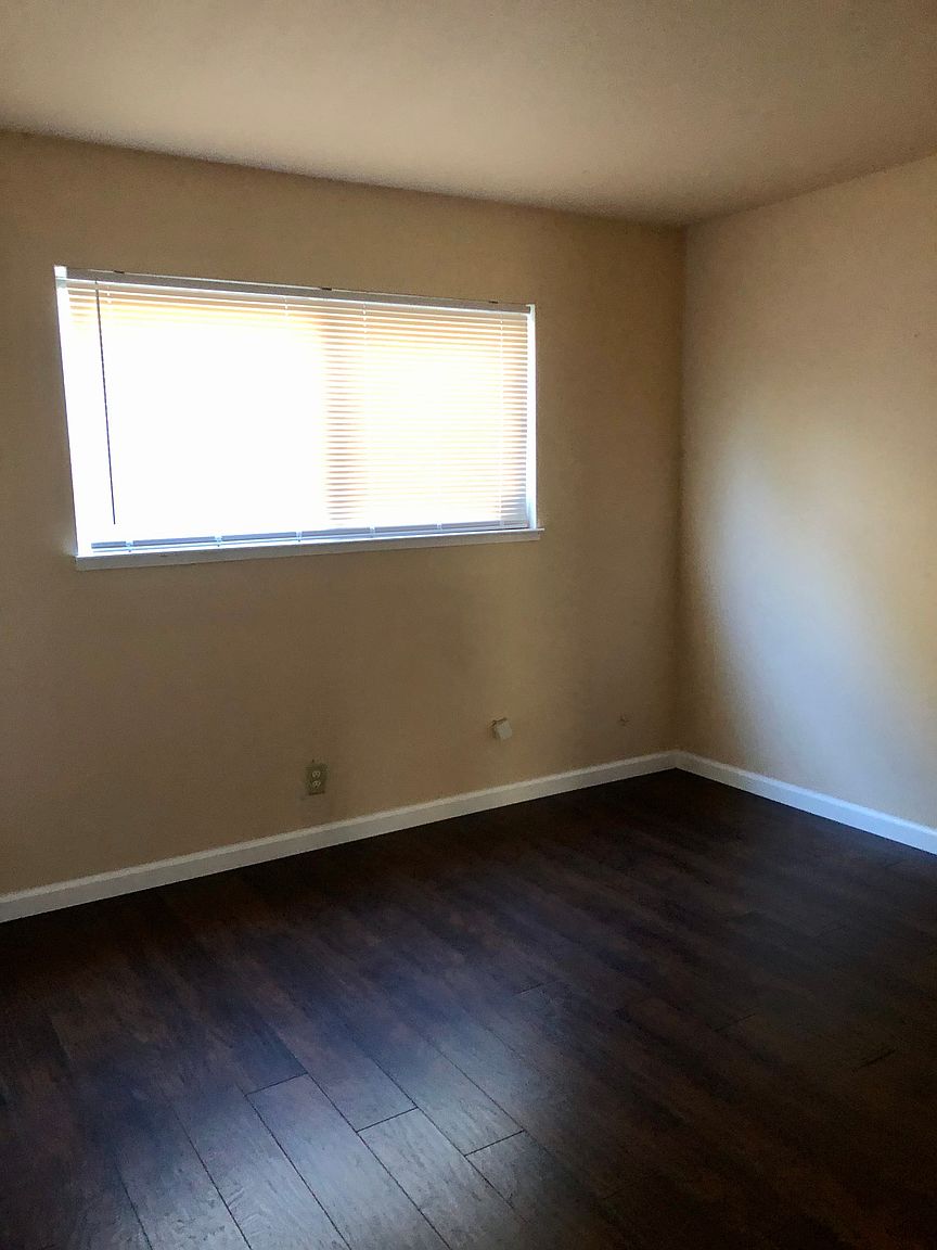 1585 Quebec Ct photo 5
