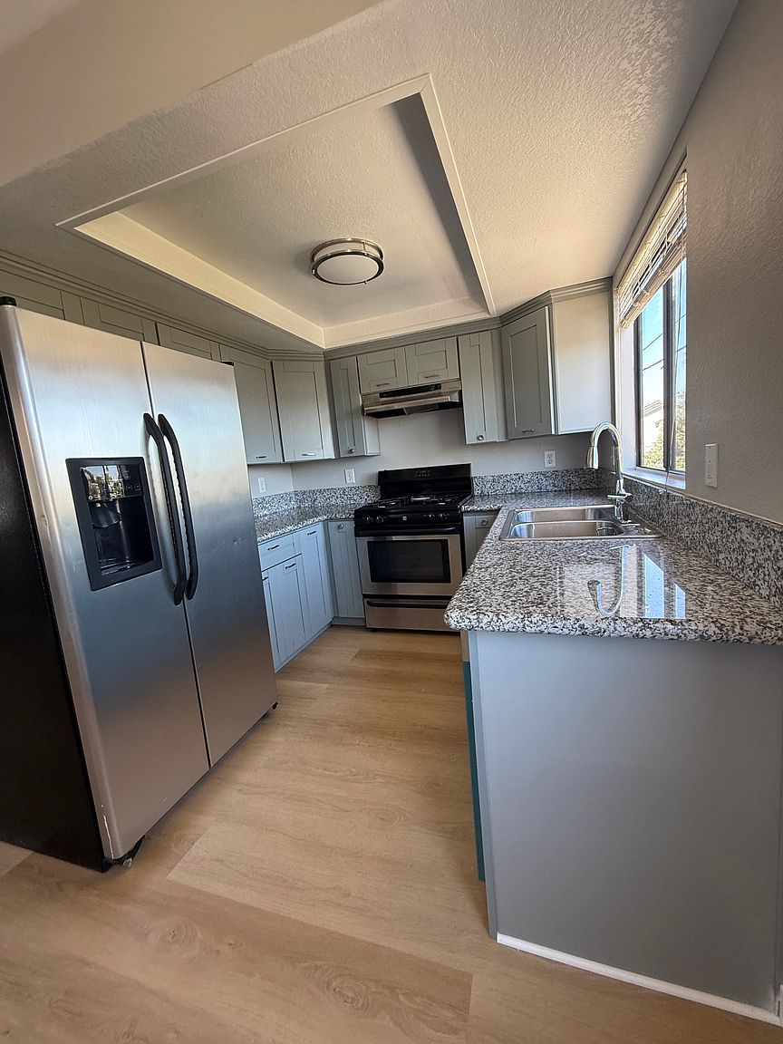 4421 Clairemont Dr photo 3