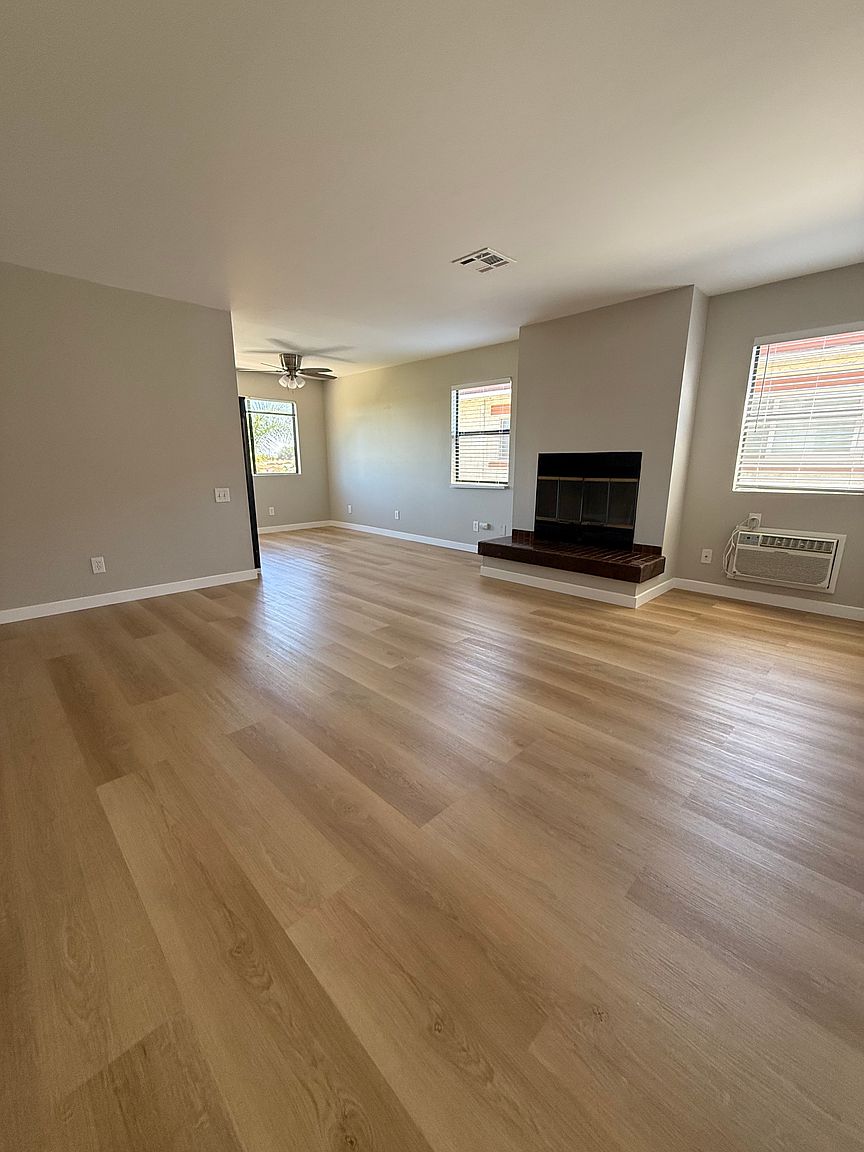 4421 Clairemont Dr photo 2
