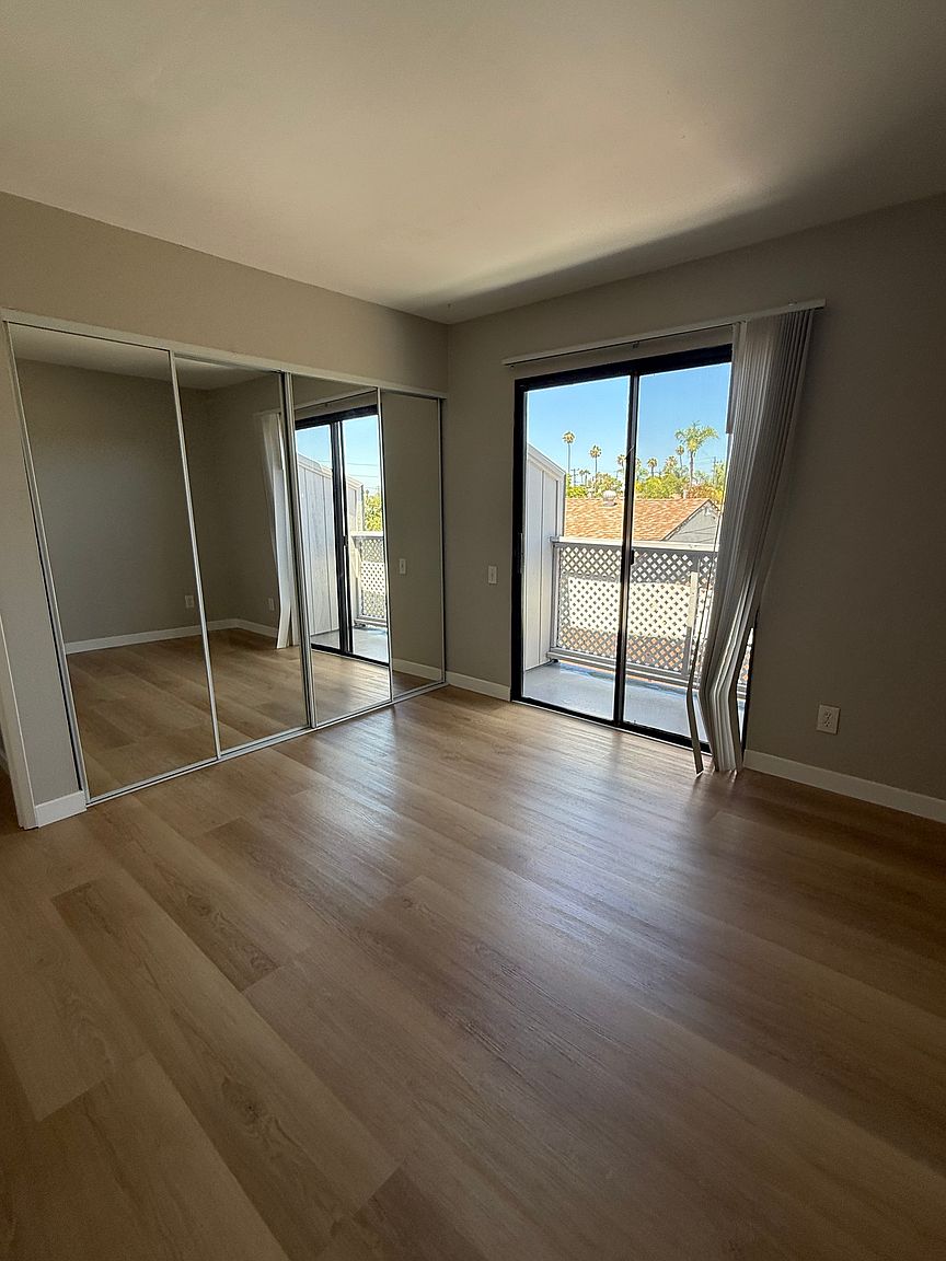 4421 Clairemont Dr photo 5