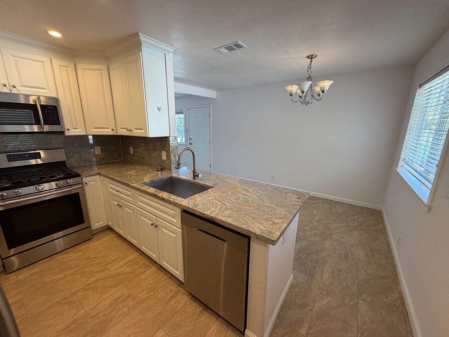 2BR/1BA Apartment on Granada Dr · Mountain View photo 2