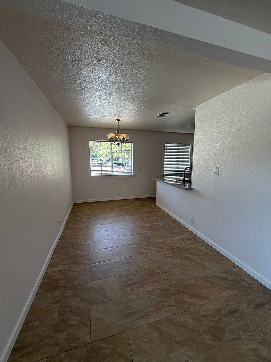 2BR/1BA Apartment on Granada Dr · Mountain View photo 4