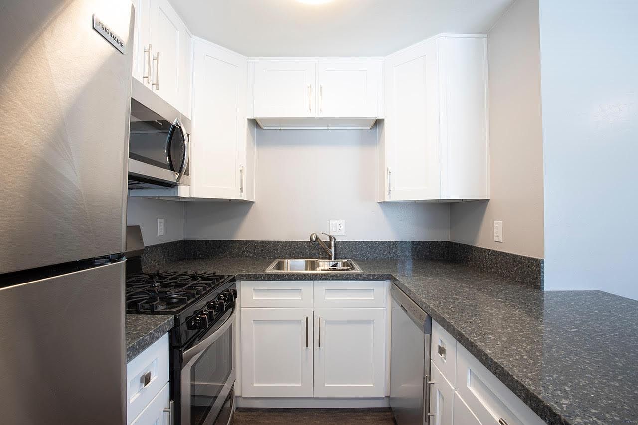 3853 Cherokee Ave photo 4