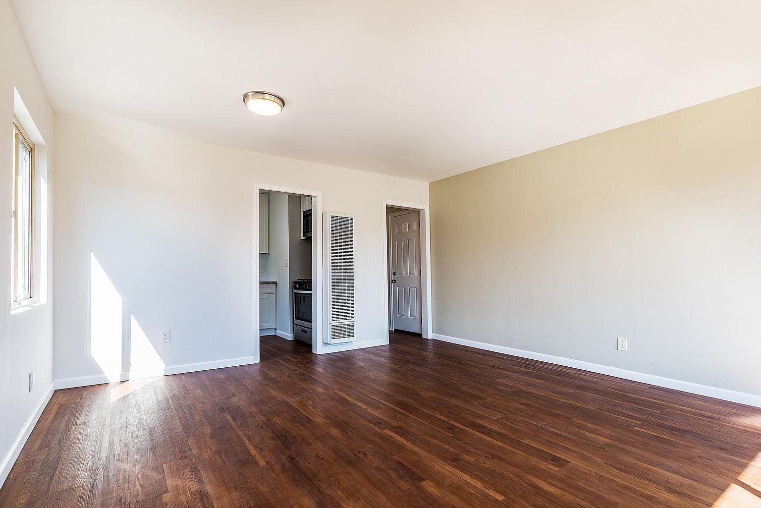 306 Dahlia Ave photo 4