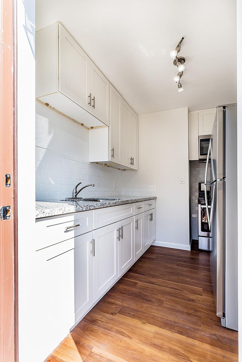 306 Dahlia Ave photo 5