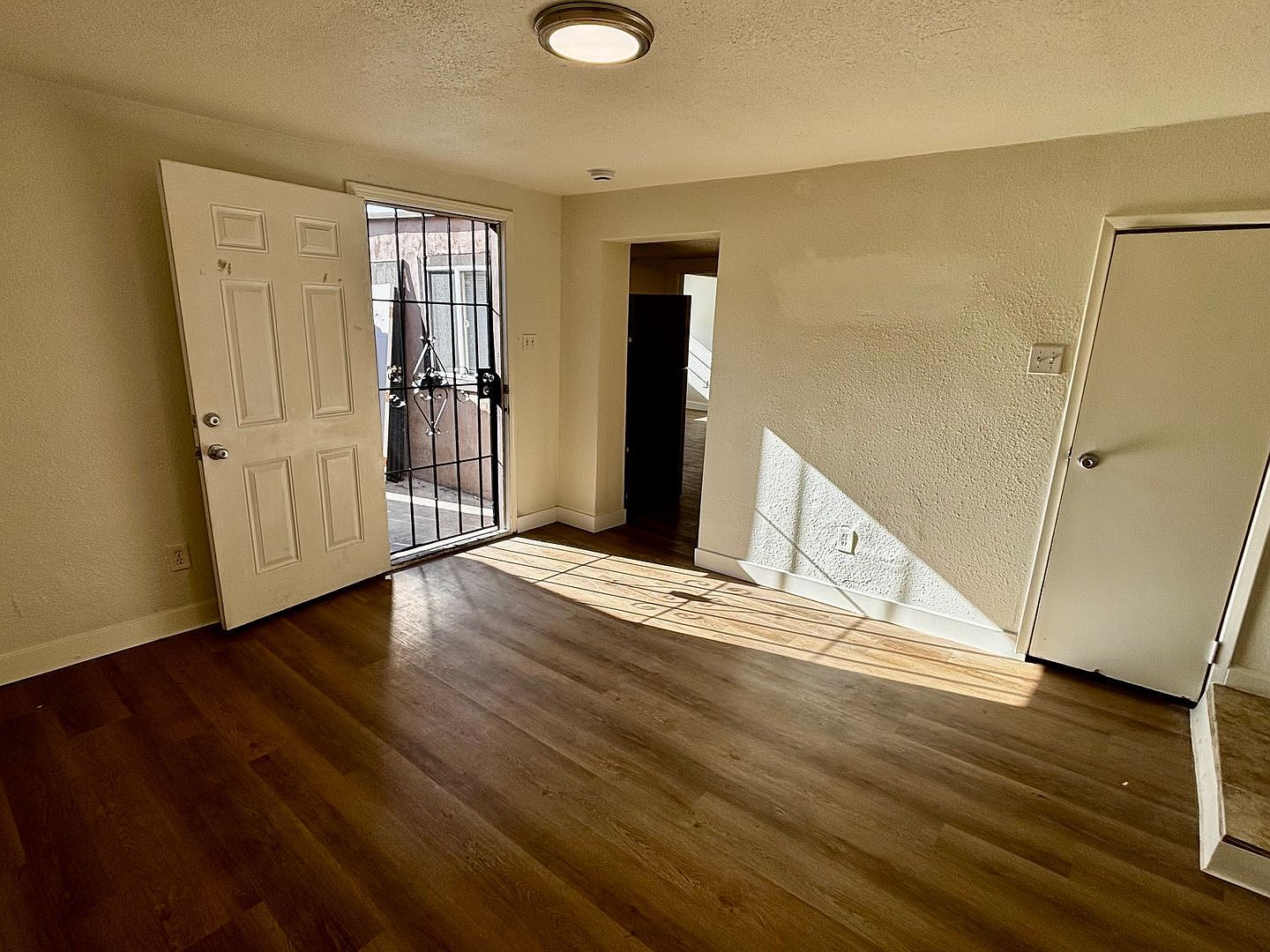 1014 S Evans St photo 5